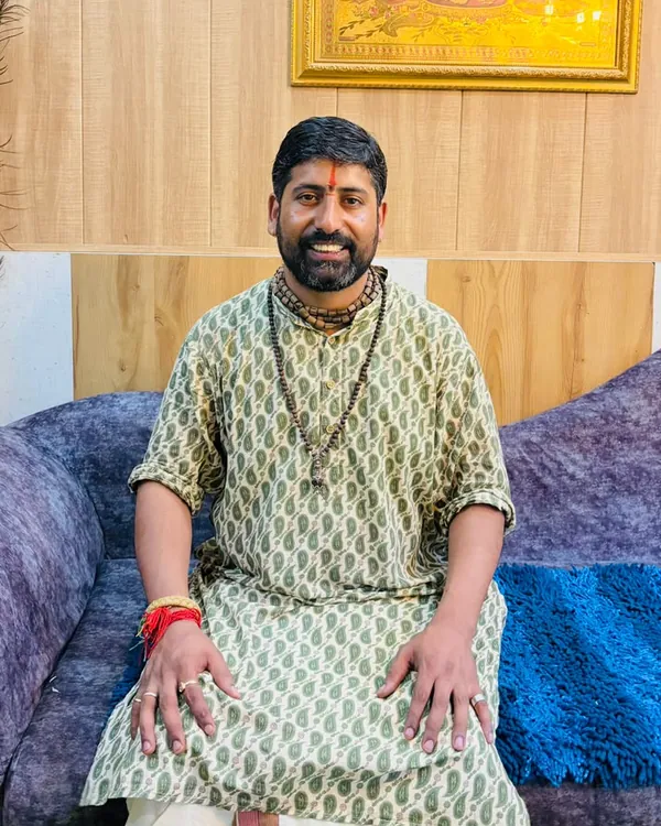 Mandeep Bhatt, Kundalini yoga and mantra chanting teacher at Rishikesh YTTC